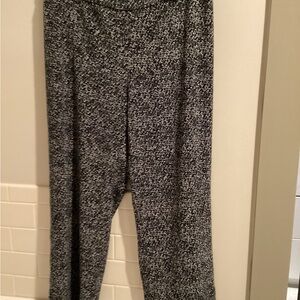NIC+ZOE Monochrome Zigzag ankle length pants